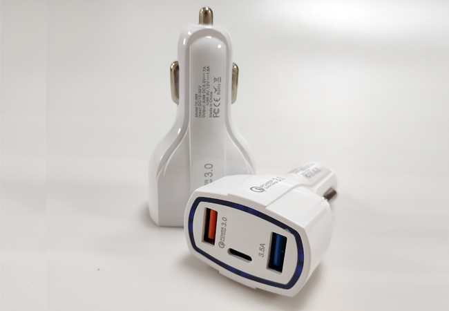 3in1 PD car charger 650x450-4