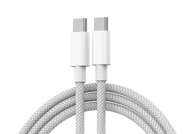 iPhone 15 cable 650x450-2