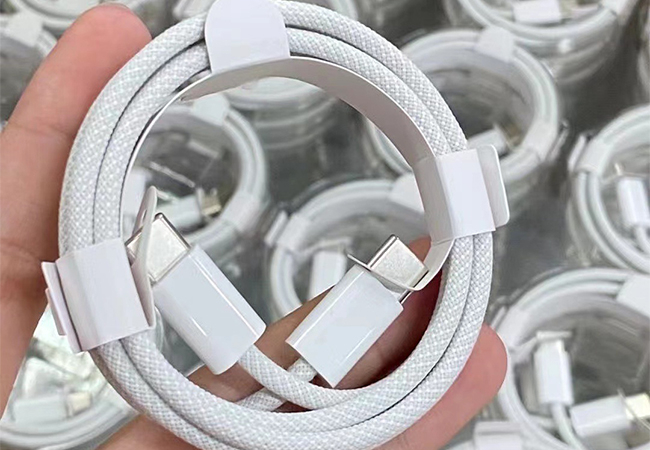 iPhone 15 cable 650x450-3